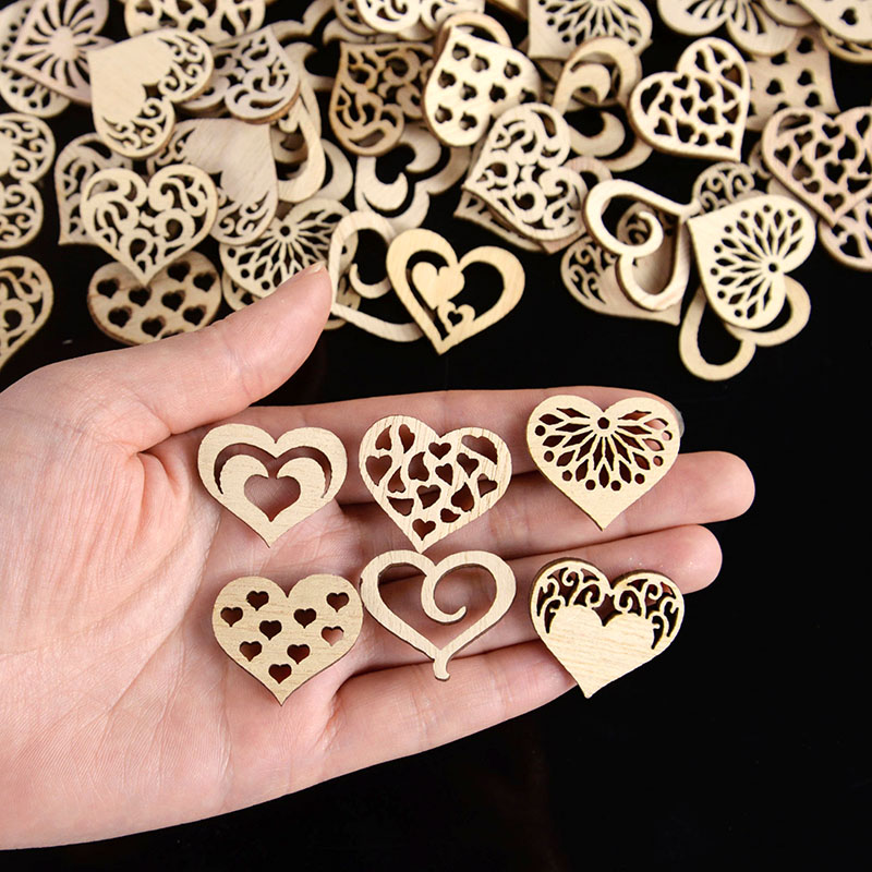 50/100 個中空ハートパターン小さな天然木製スライススク - Craft Embellishments のレビューと価格